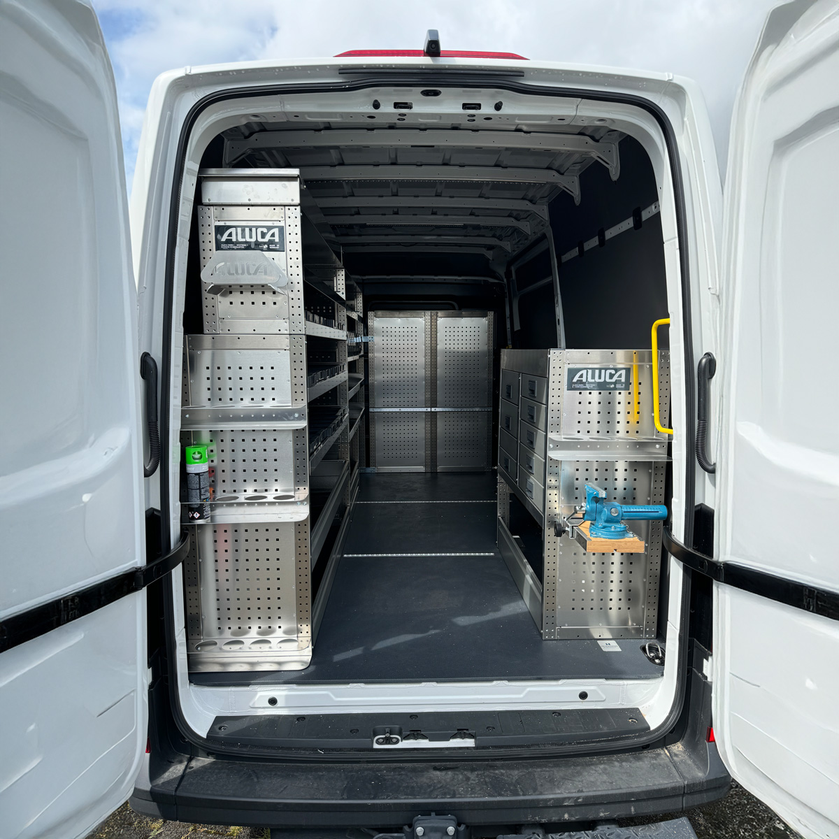pewi-technik-fahrzeugeinrichtungen-stage.jpg